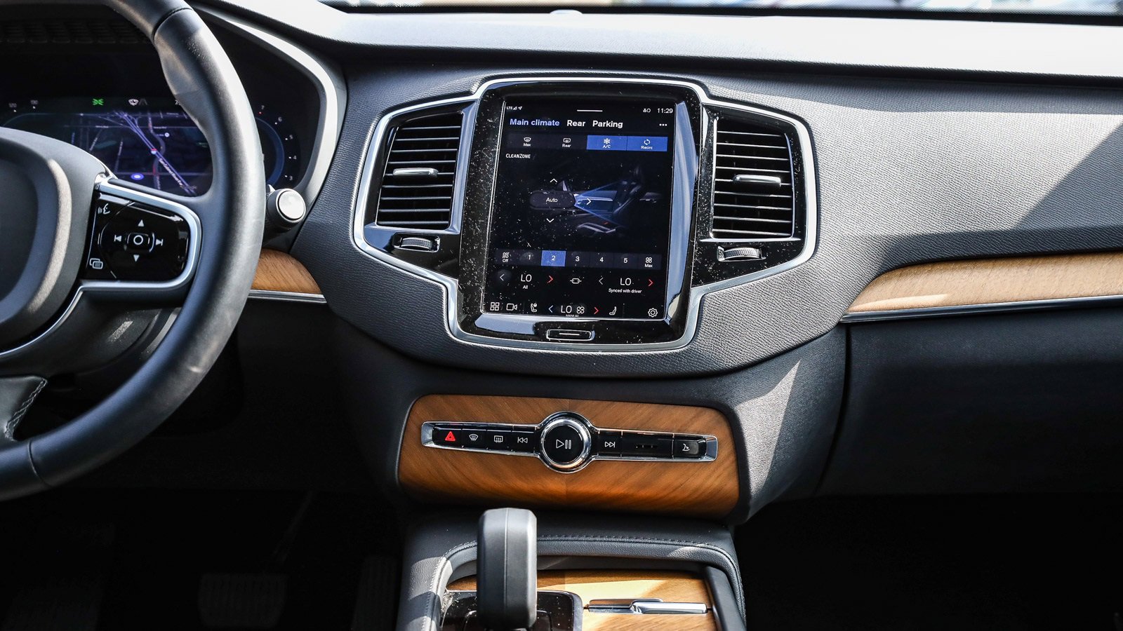 Used 2025 Volvo XC90 B6 Ultra image 13