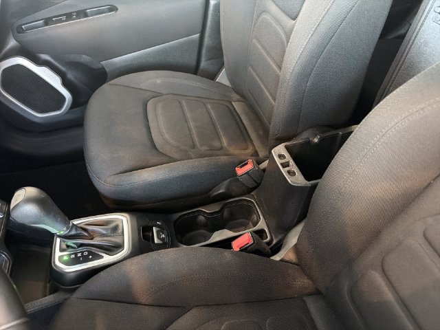 Used 2019 Jeep Renegade Latitude FWD image 21