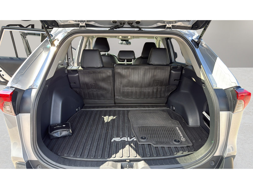 Used 2022 Toyota RAV4 LE AWD/4WD image 17
