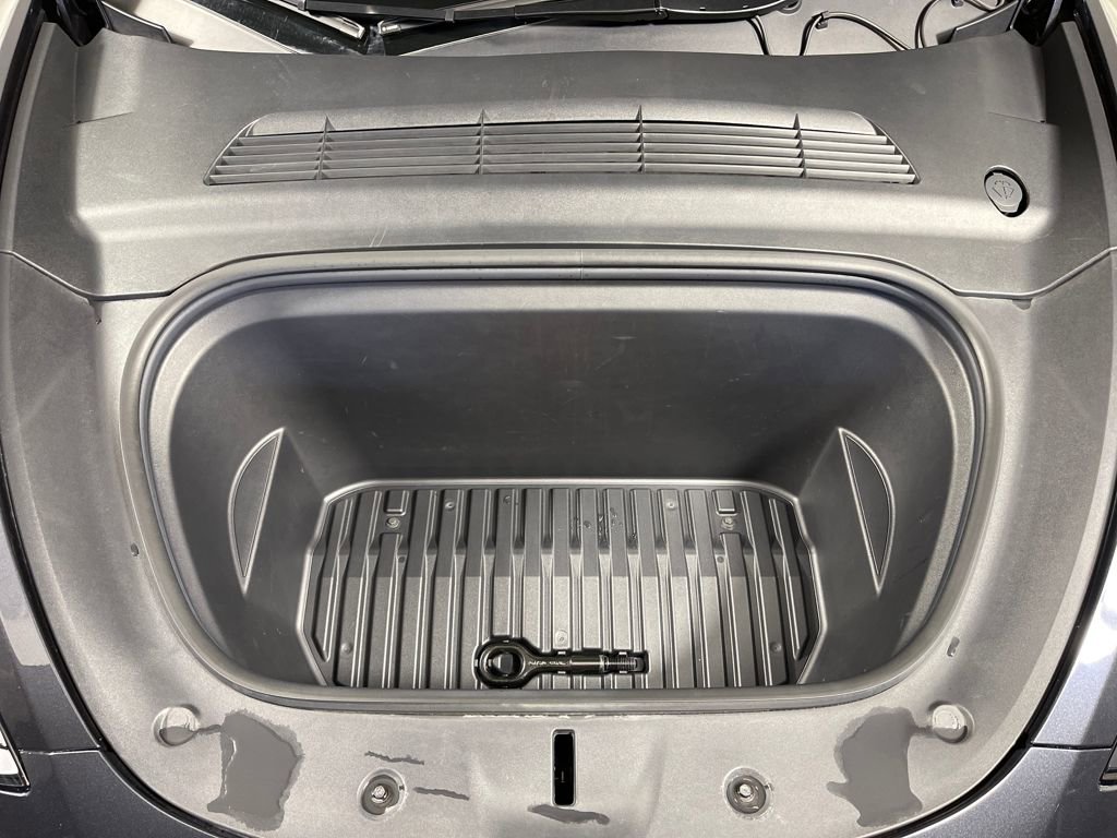 Used 2024 Tesla Model Y Long Range image 9