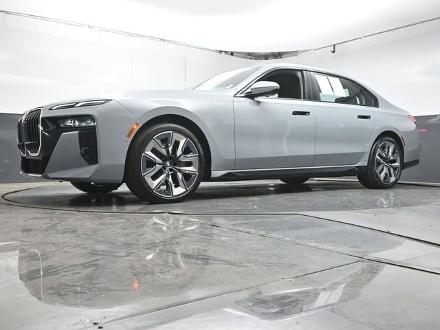 Used 2025 BMW 740i image 36