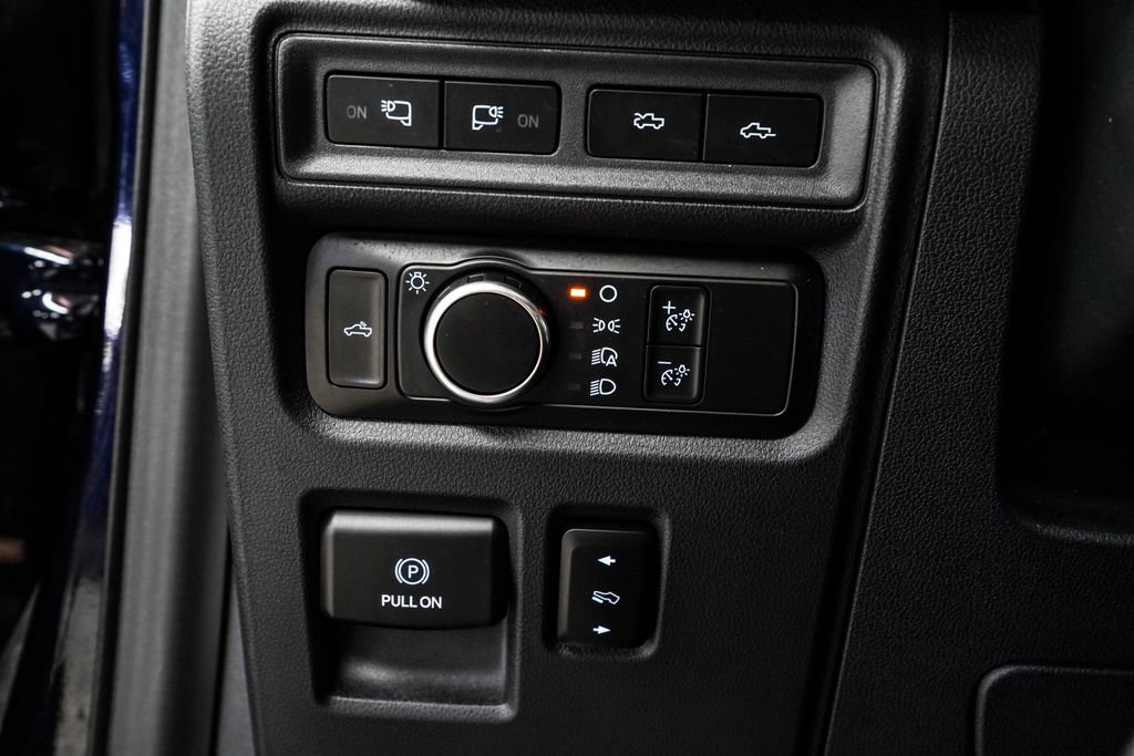 Used 2022 Ford F150 Lightning Platinum image 38