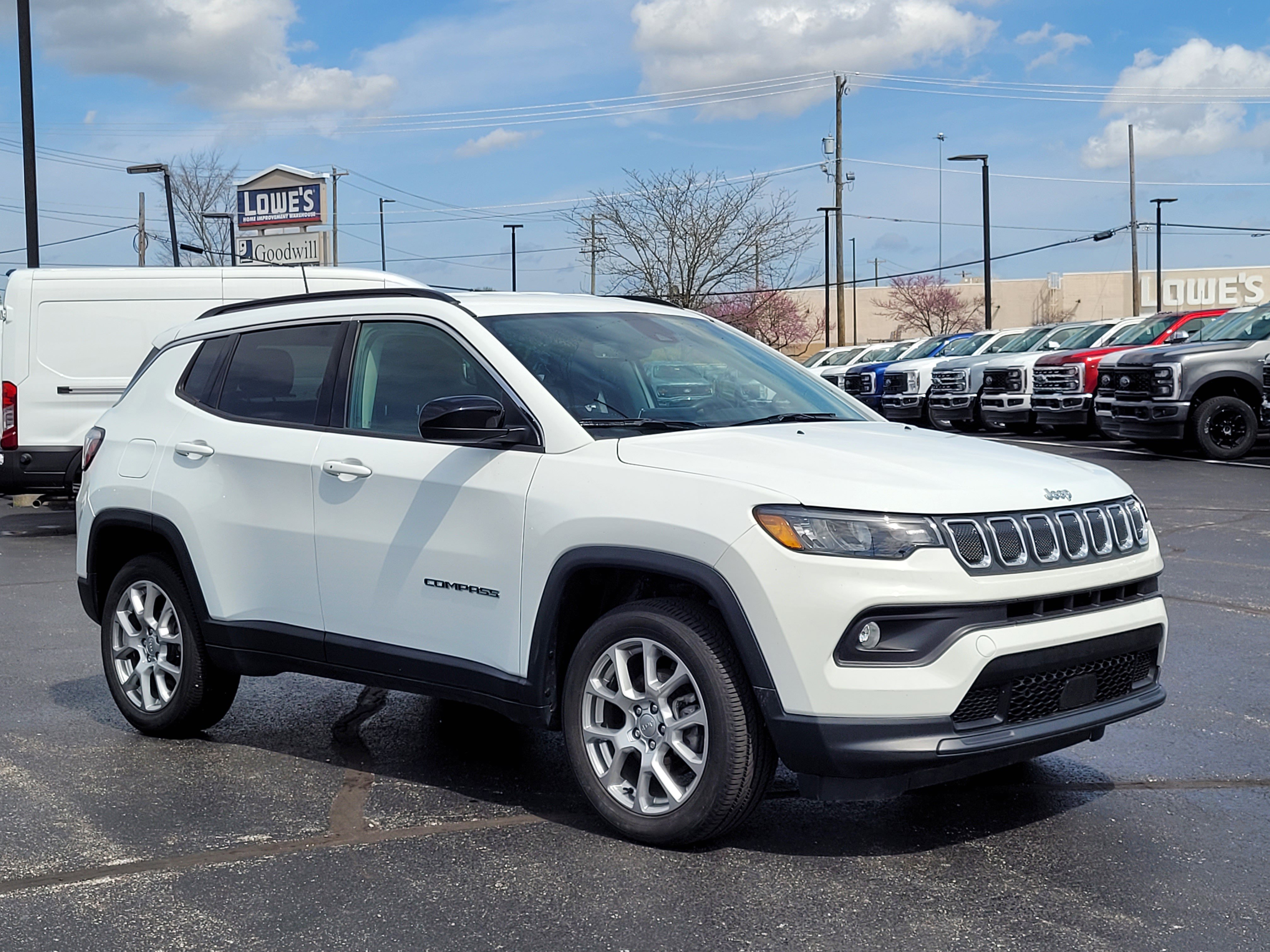 Used 2022 Jeep Compass Latitude image 1