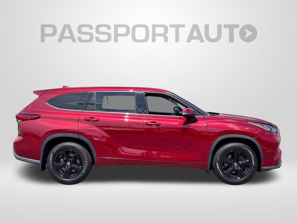 Used 2020 Toyota Highlander LE AWD/4WD image 9