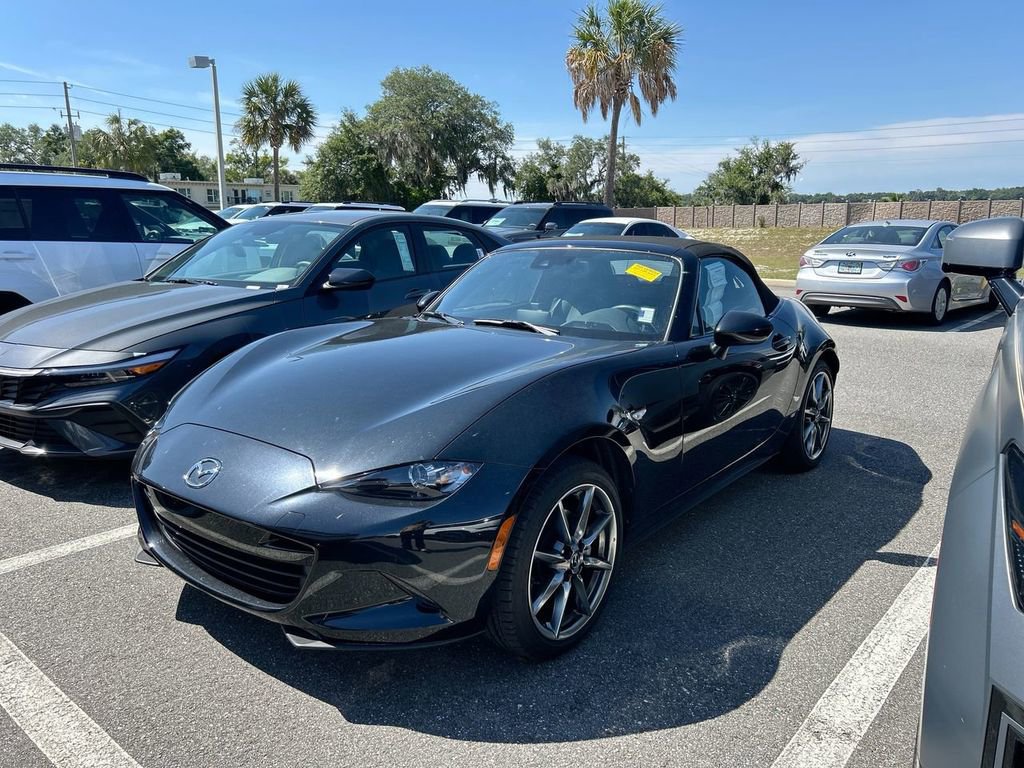 Used 2023 MAZDA MX-5 Miata Grand Touring RWD image 8