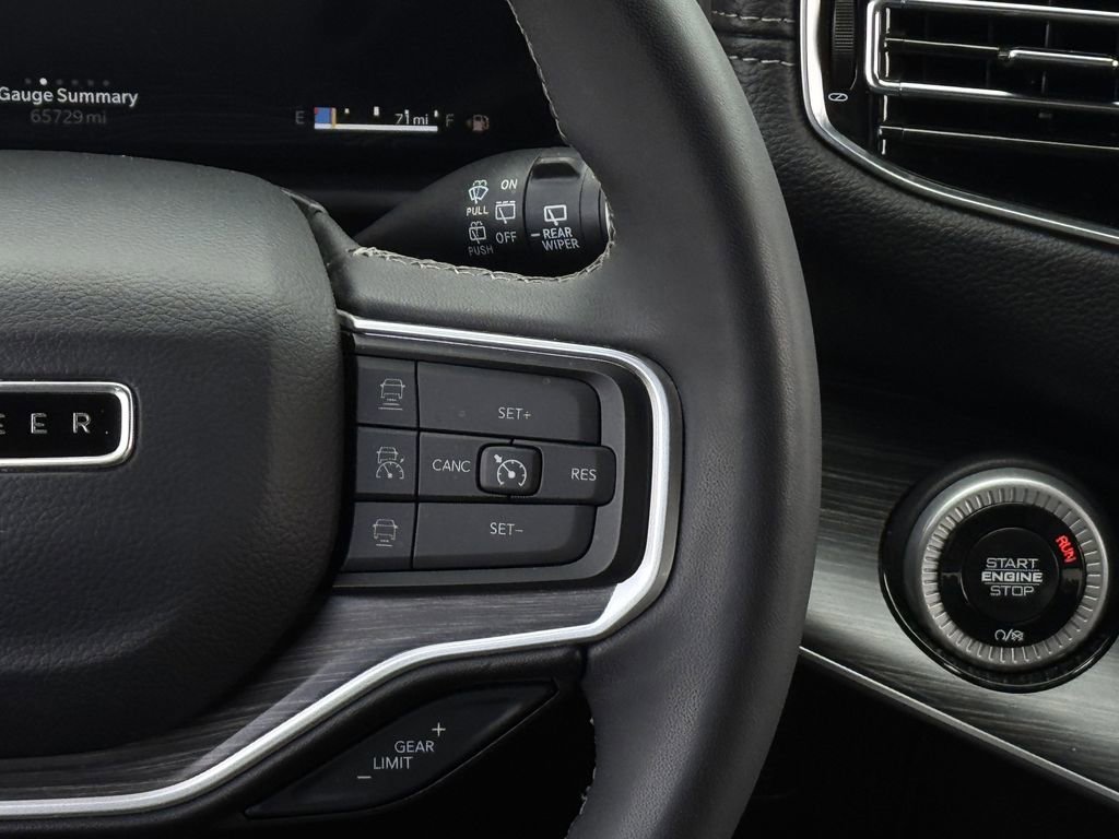 Used 2024 Jeep Wagoneer Series II w/ Flexible Seating Group image 15