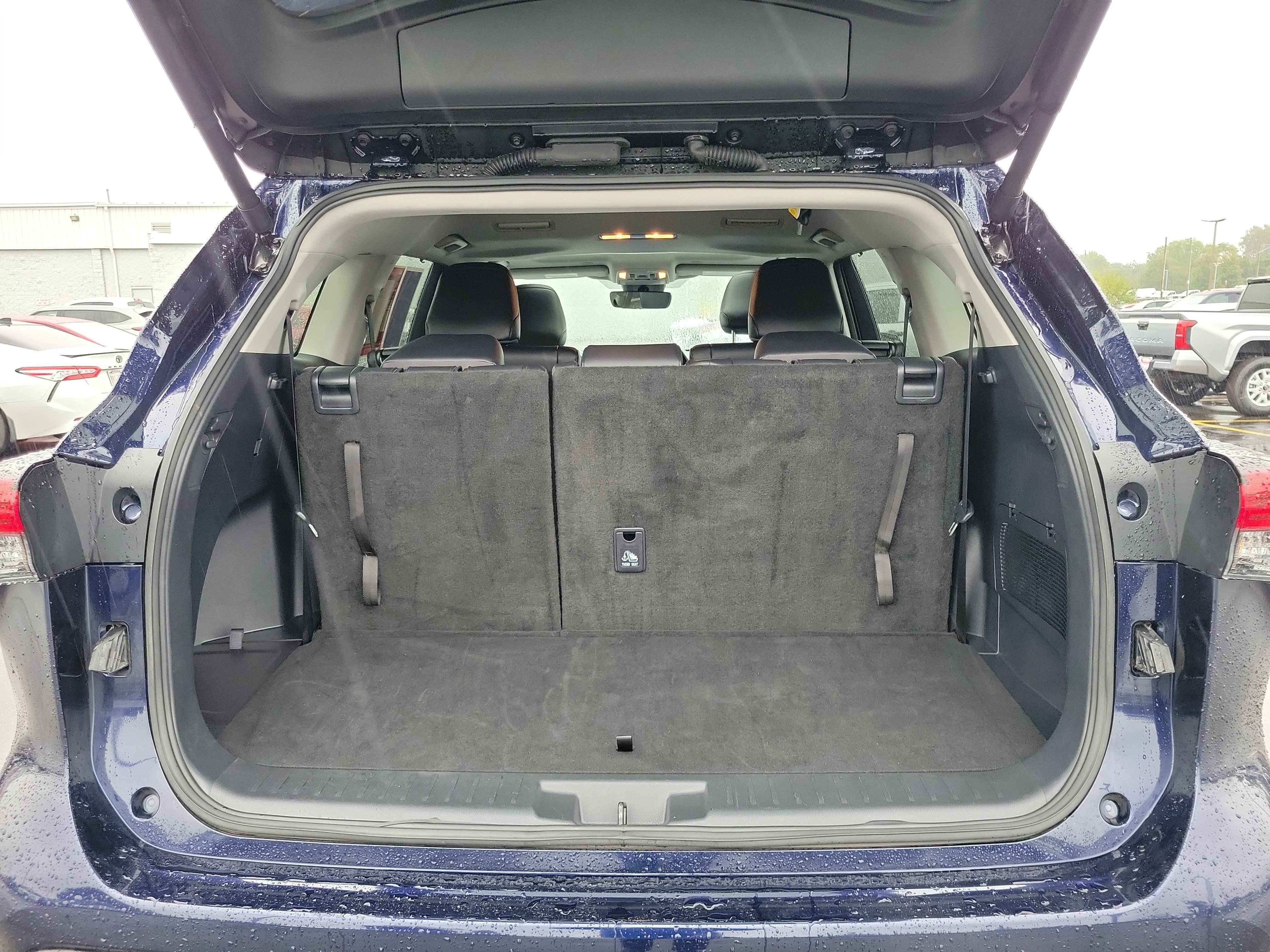 Used 2026 Toyota Highlander XLE AWD/4WD image 8