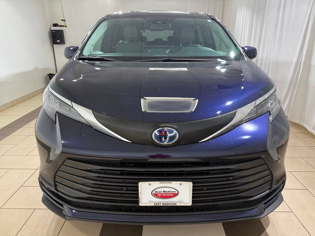 Certified 2025 Toyota Sienna XLE w/ XLE Plus Package AWD/4WD image 8