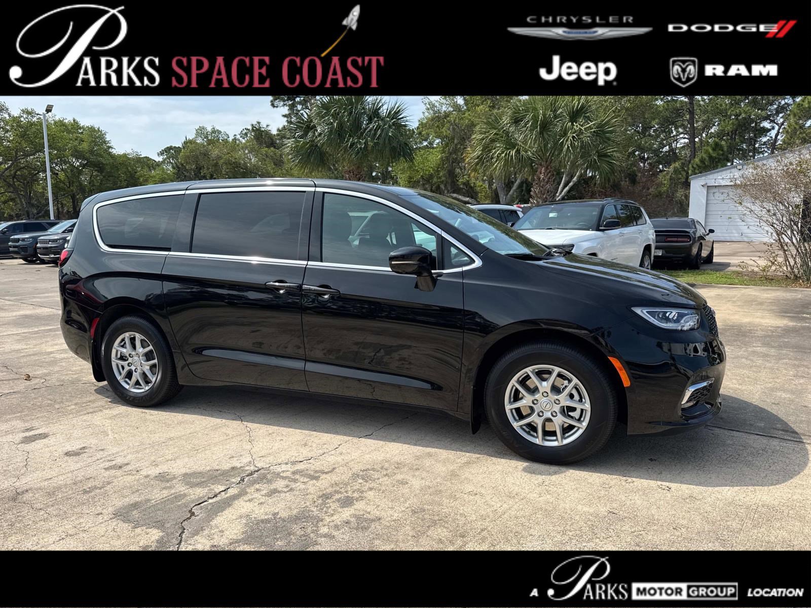 New 2026 Chrysler Pacifica Select FWD image 1