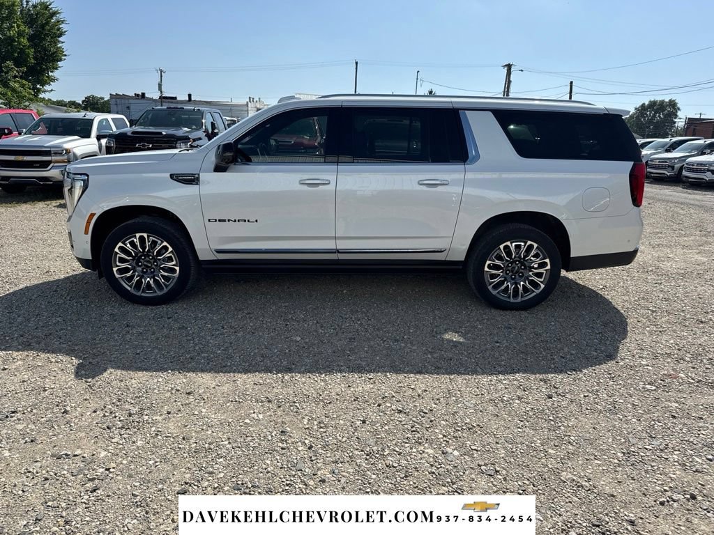 Used 2025 GMC Yukon XL Denali Ultimate w/ LPO, Illumination Package AWD/4WD image 2