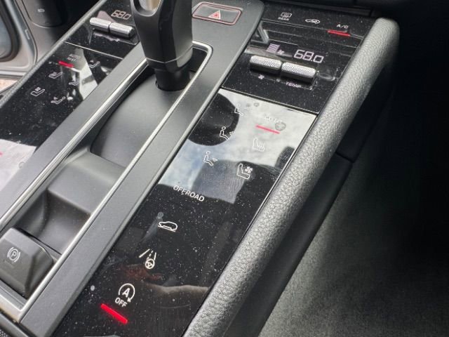 Used 2024 Porsche Macan Turbo image 36