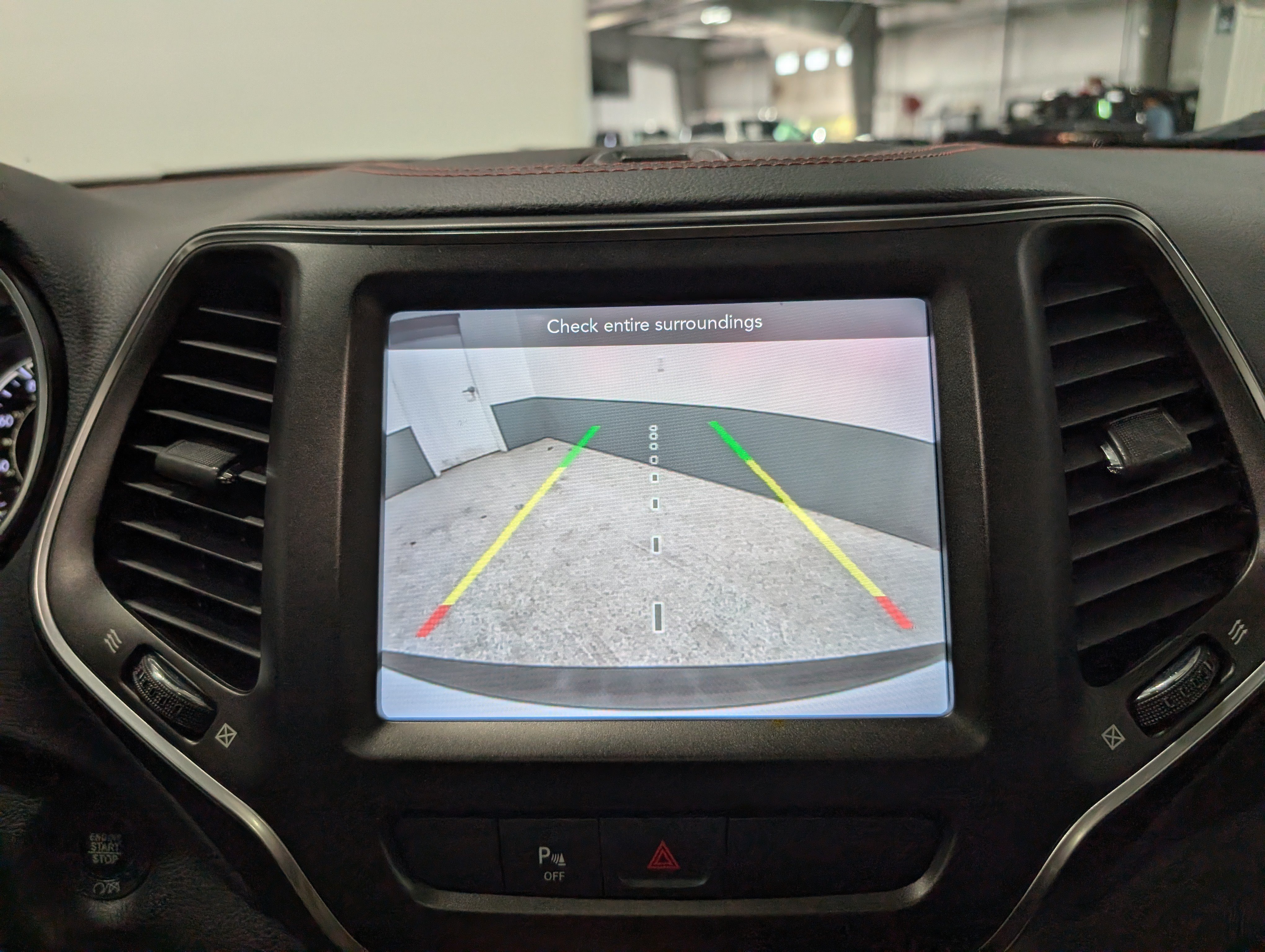 Used 2020 Jeep Cherokee Trailhawk w/ Comfort/Convenience Group AWD/4WD image 26