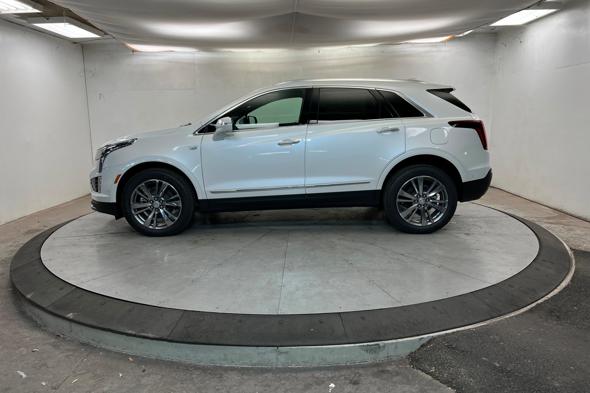 New 2026 Cadillac XT5 Premium Luxury w/ Driver Assist Package image 2