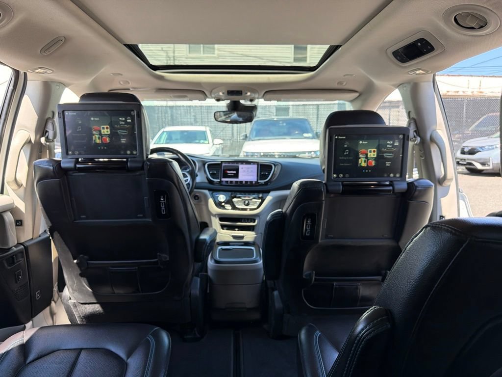 Used 2021 Chrysler Pacifica Touring-L w/ Uconnect Theater Family Group AWD/4WD image 15