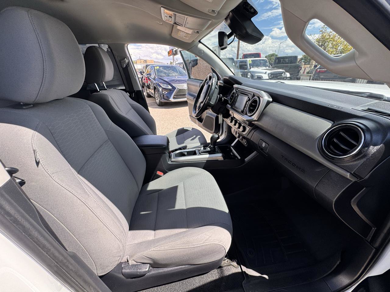Used 2019 Toyota Tacoma SR5 AWD/4WD image 17