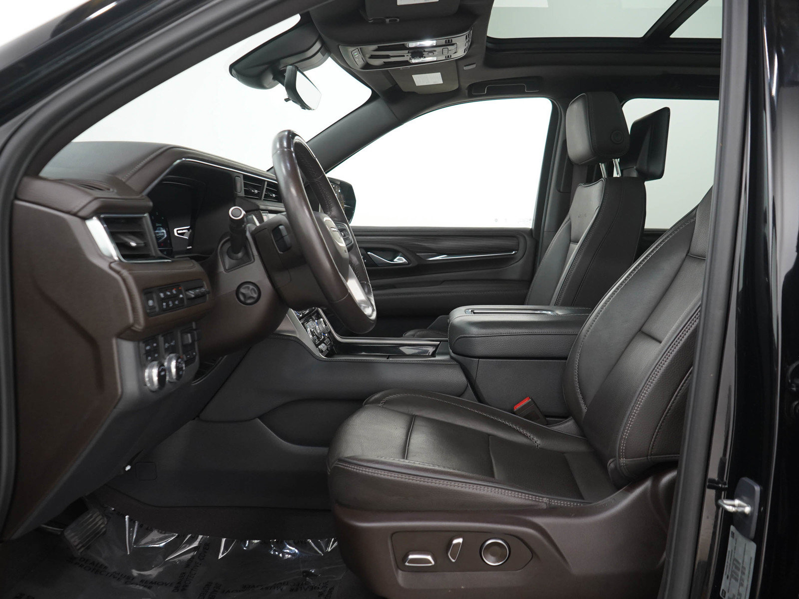Used 2023 GMC Yukon XL Denali w/ Advanced Technology Package AWD/4WD image 25