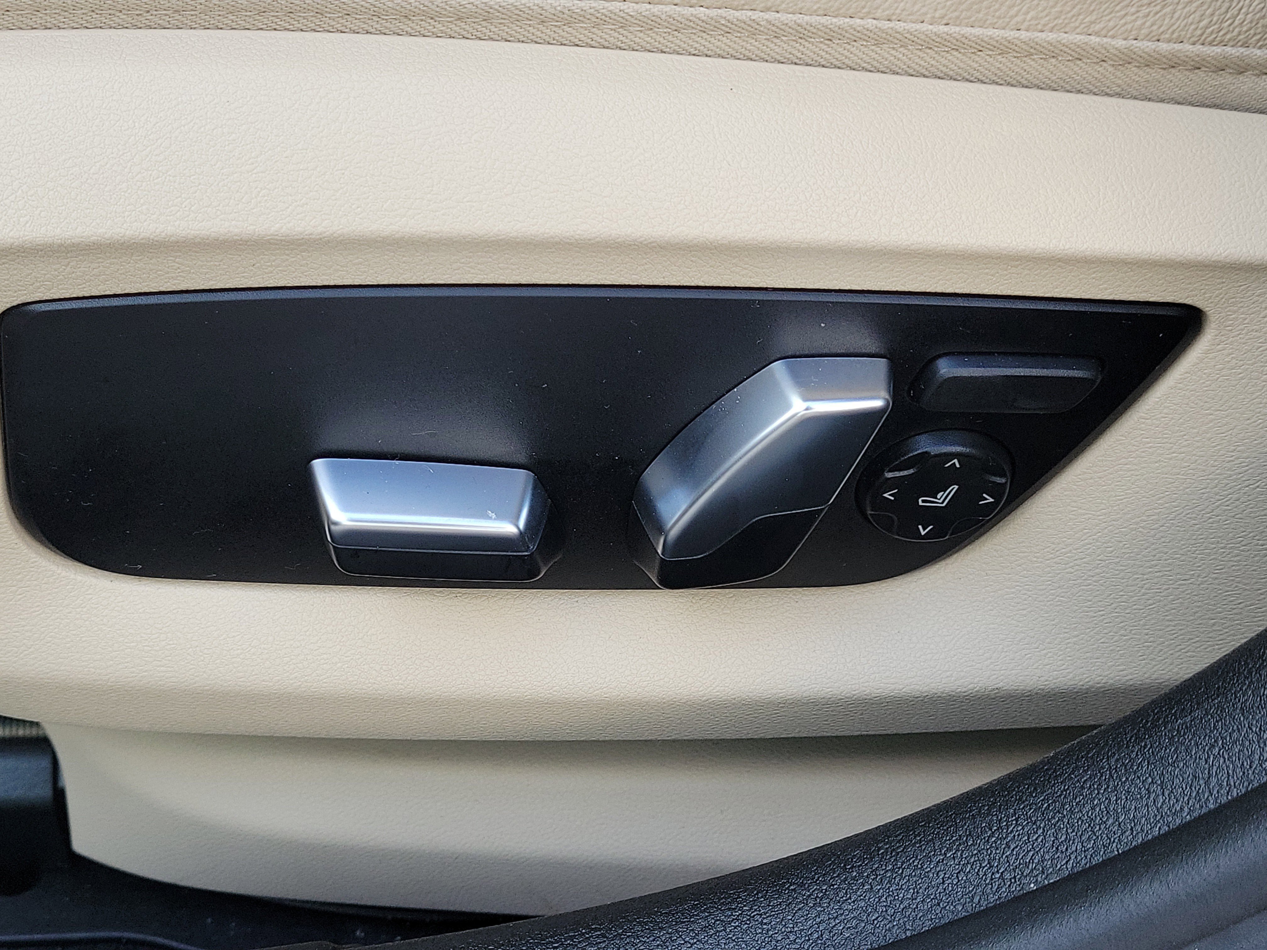 Used 2022 BMW 540i w/ Premium Package image 23