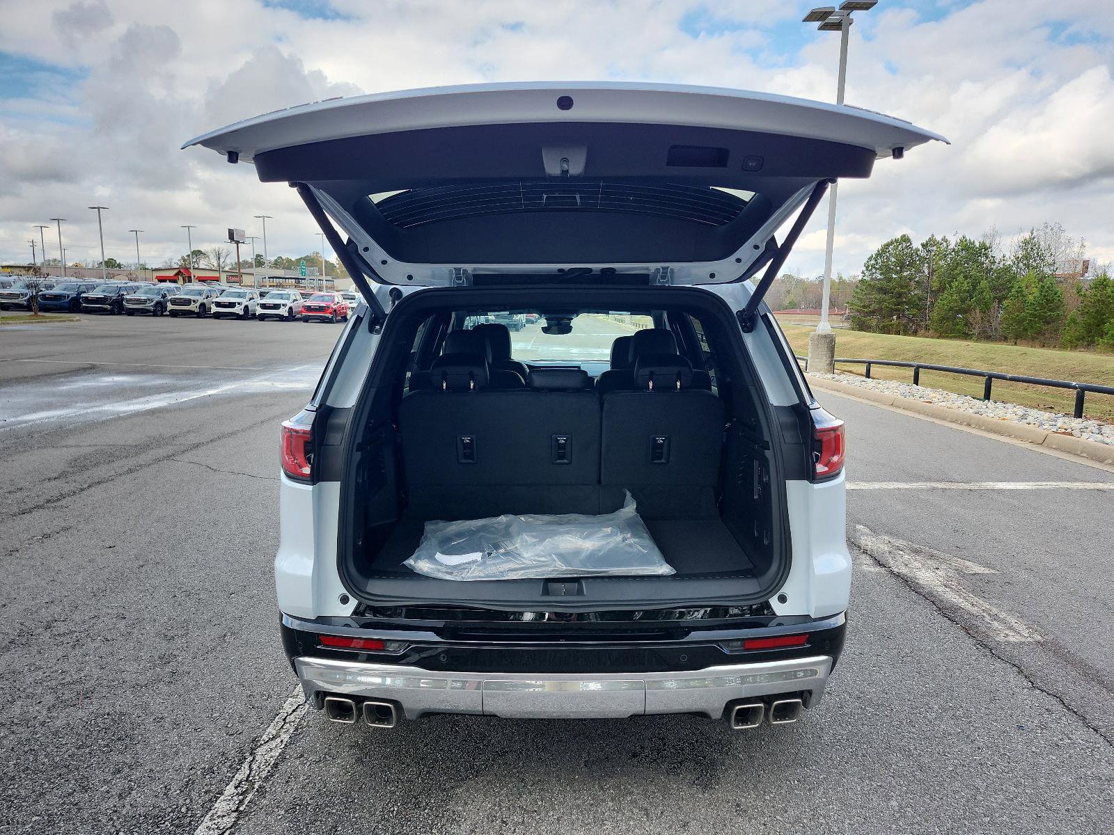 New 2026 GMC Acadia Denali w/ Super Cruise Package image 6