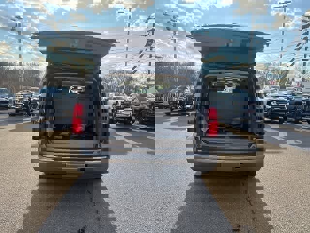 Used 2017 Chevrolet Suburban Premier image 11