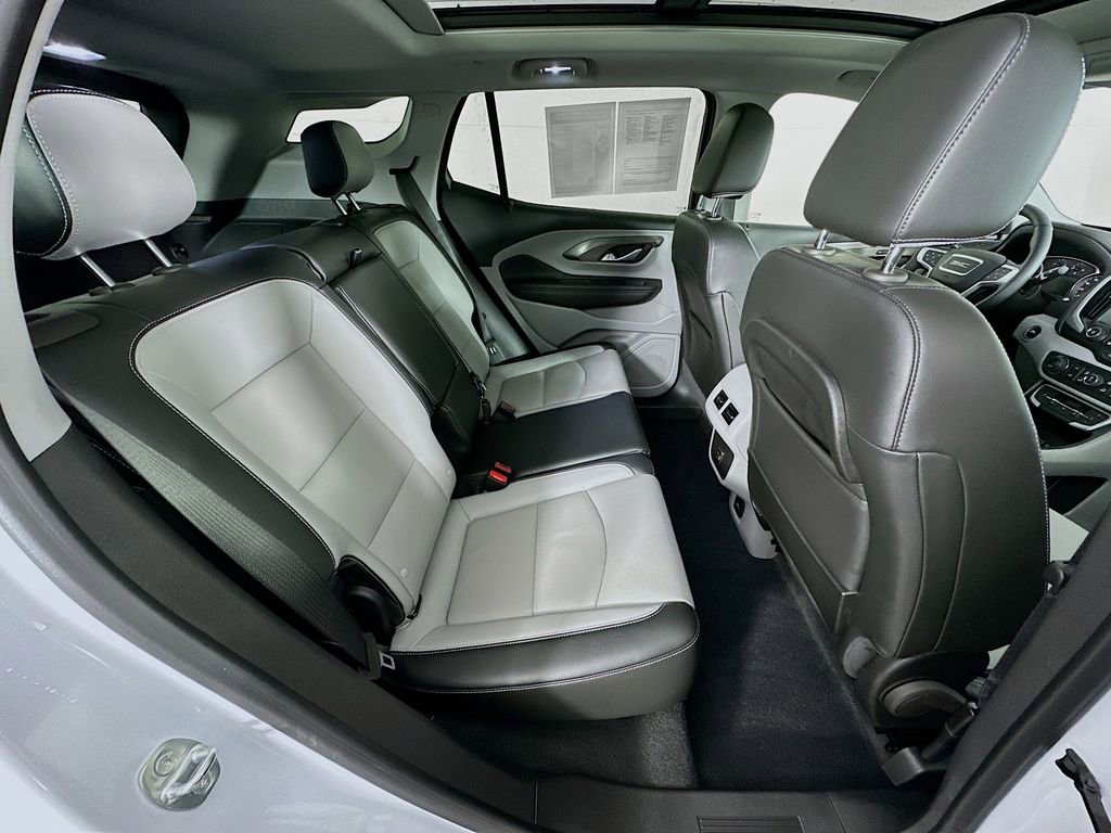Used 2023 GMC Terrain SLT image 33