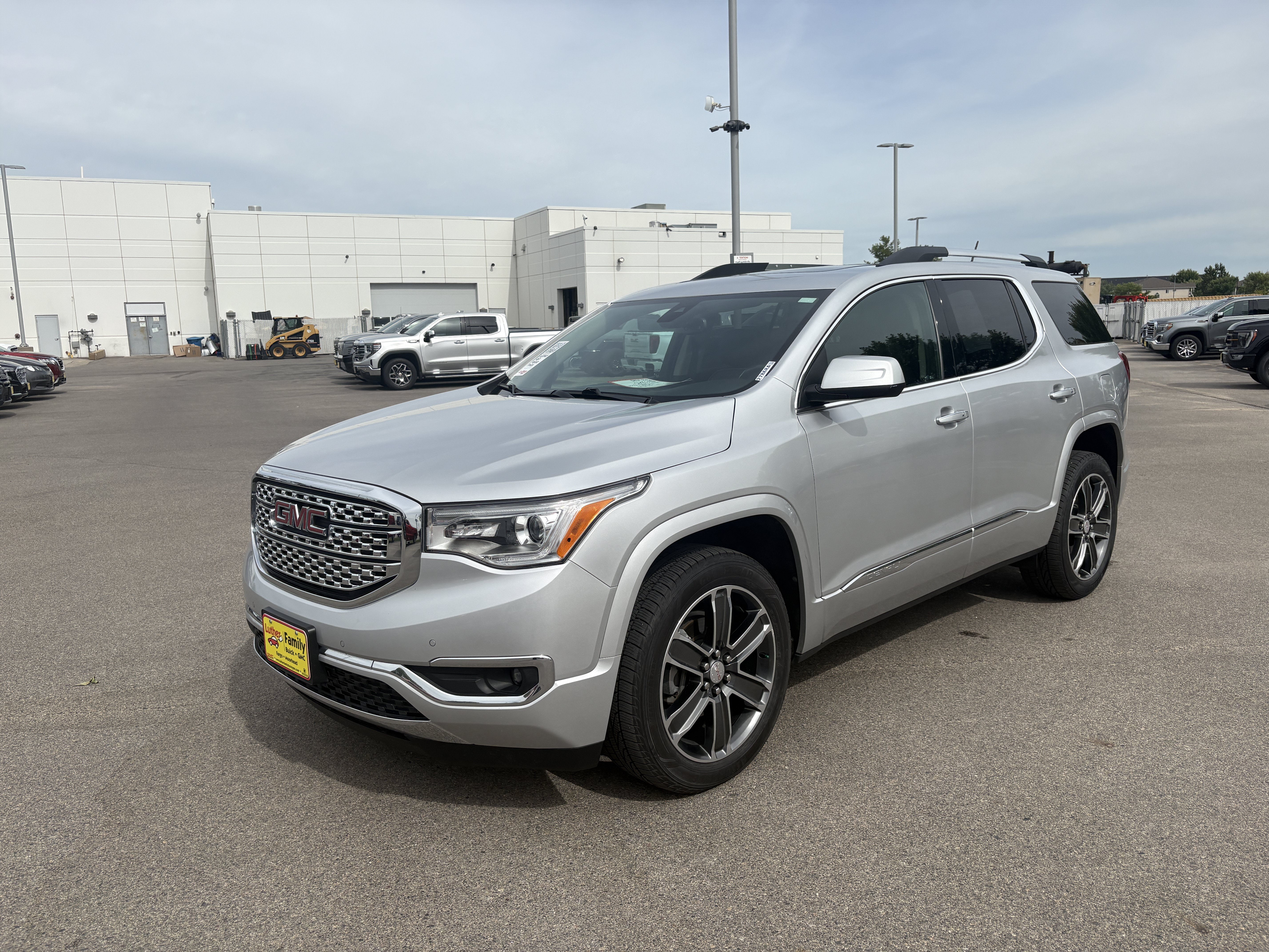 Used 2018 GMC Acadia Denali AWD/4WD image 2