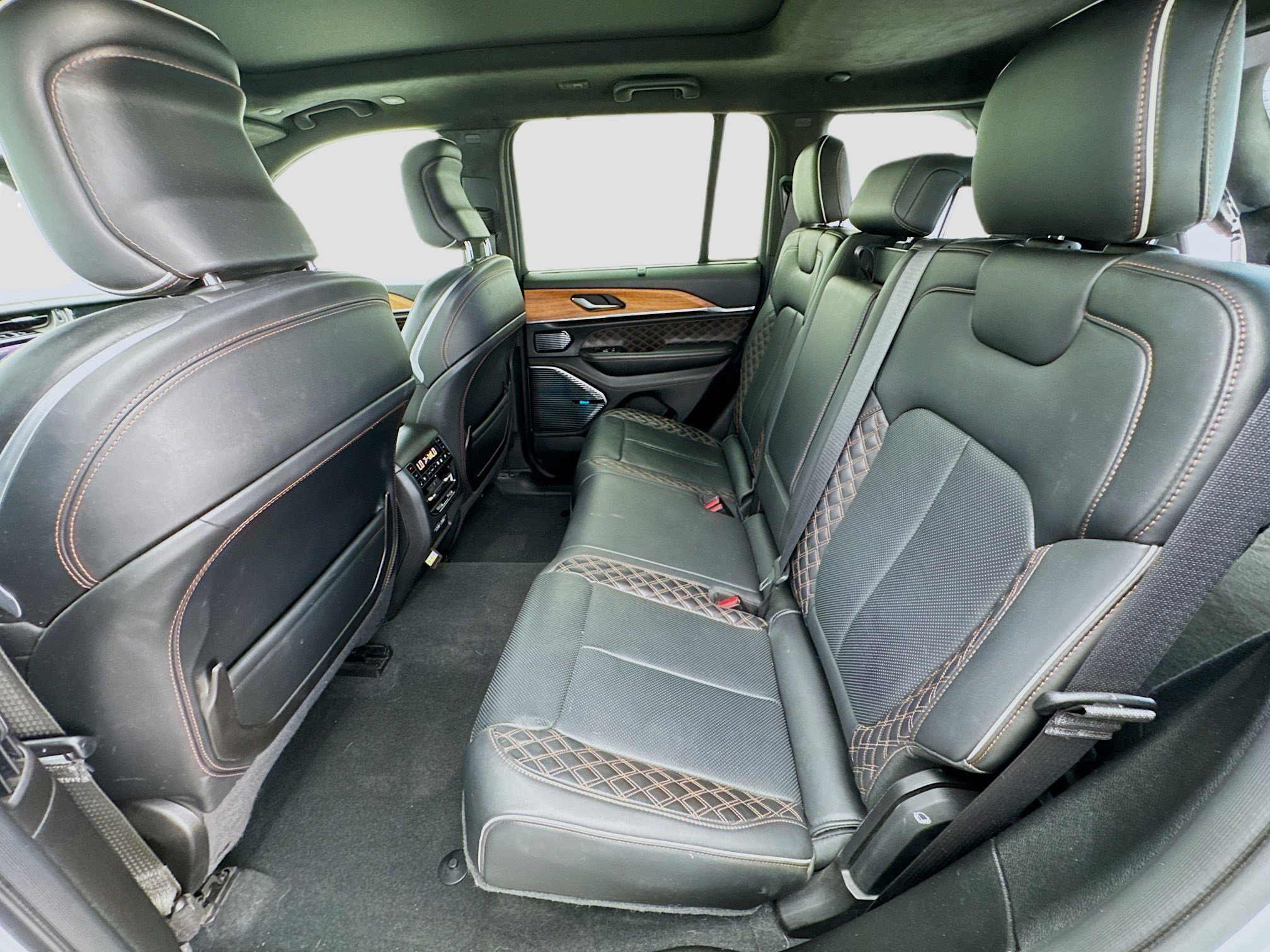 Used 2022 Jeep Grand Cherokee Summit AWD/4WD image 16