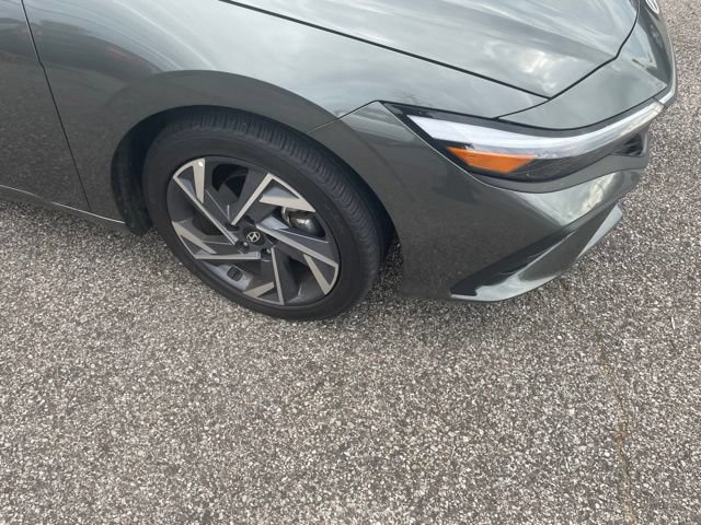 Certified 2025 Hyundai Elantra Sport FWD image 18