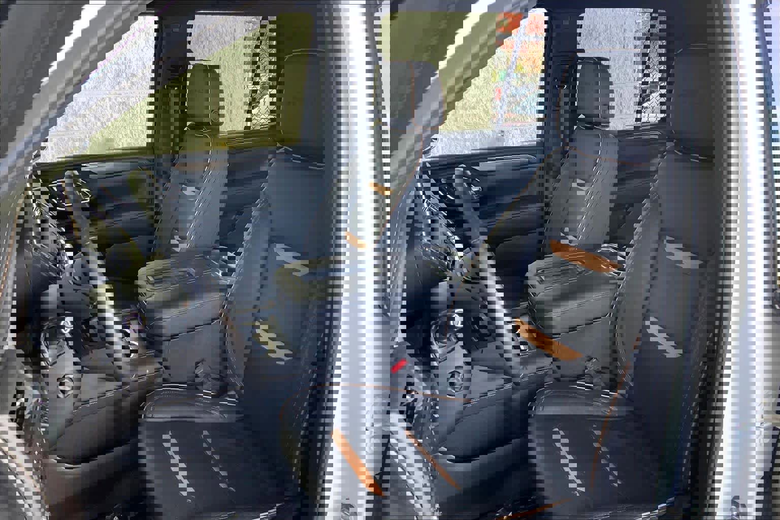 Used 2024 GMC Yukon AT4 w/ AT4 Premium Package image 7