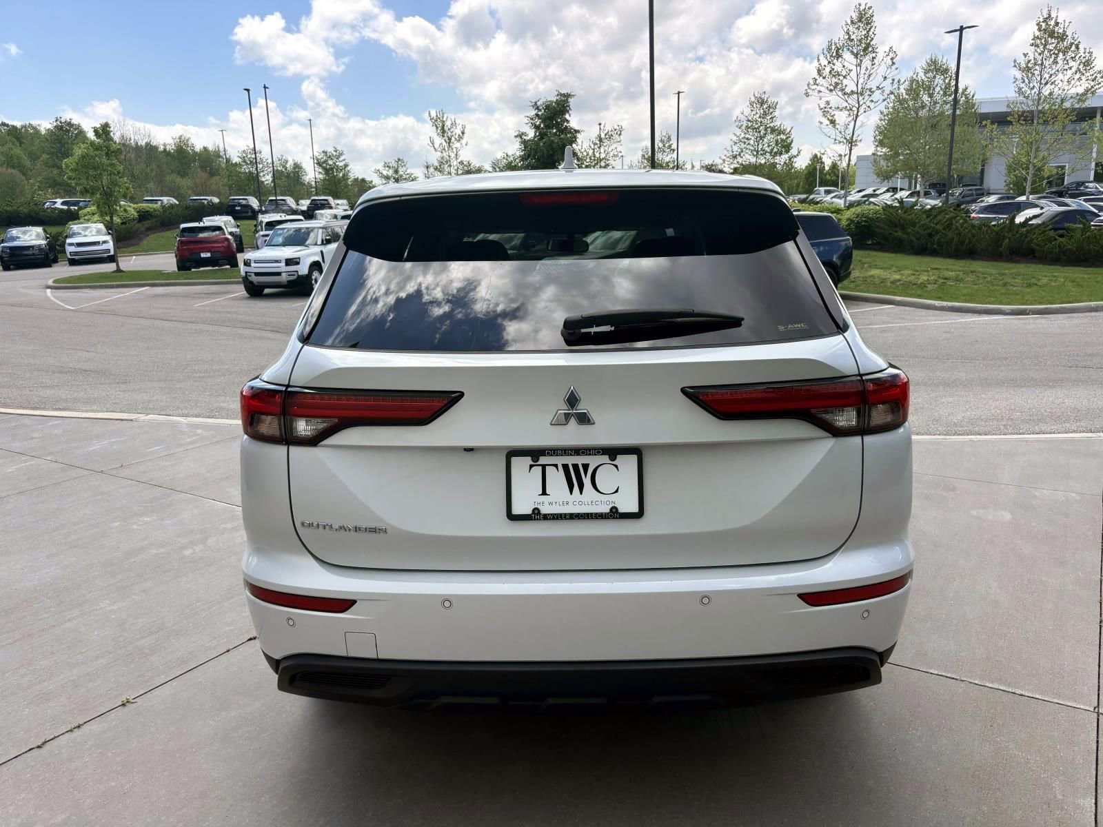 Used 2023 Mitsubishi Outlander ES AWD/4WD image 6