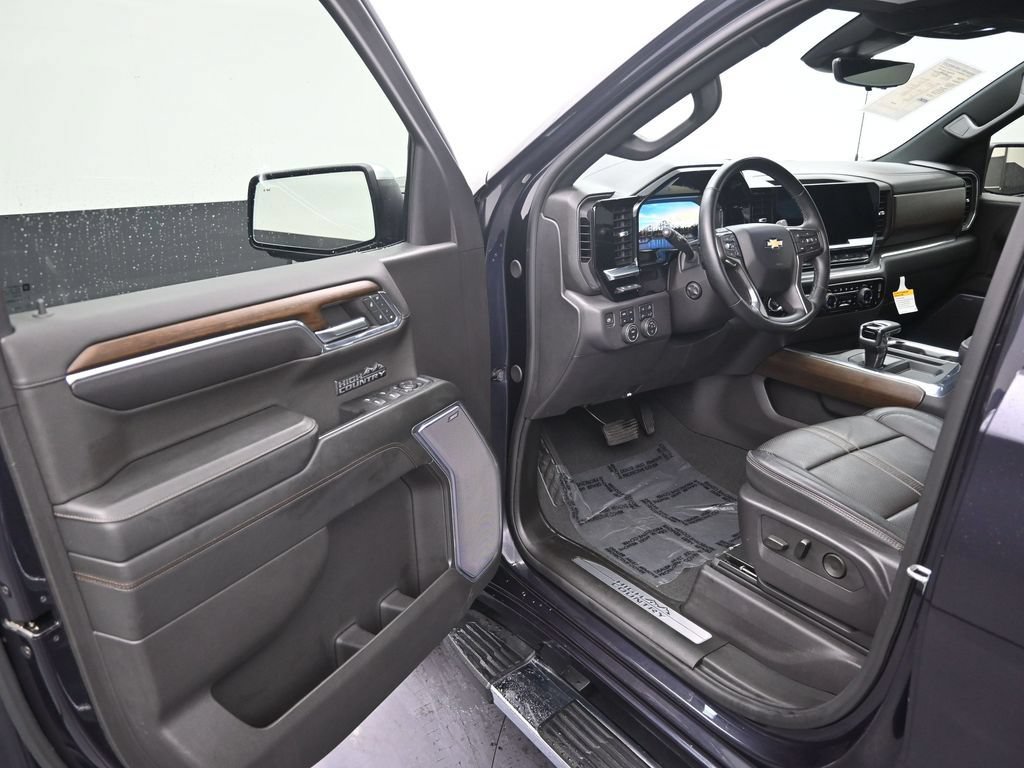 Used 2024 Chevrolet Silverado 1500 High Country w/ High Country Premium Package AWD/4WD image 10