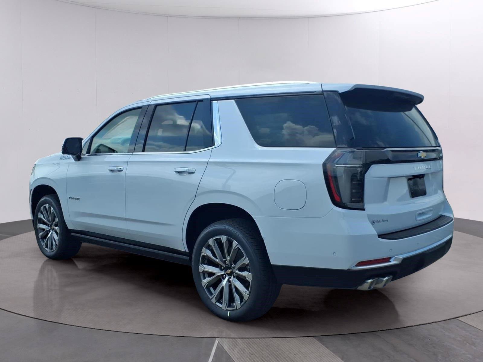 New 2026 Chevrolet Tahoe High Country AWD/4WD image 3