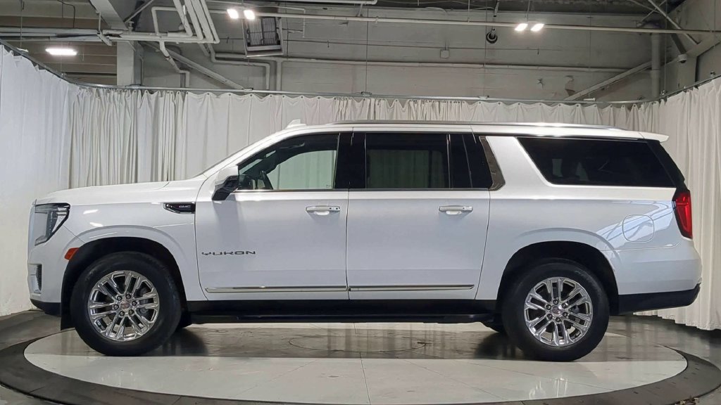 Used 2024 GMC Yukon XL SLT w/ SLT Luxury Package AWD/4WD image 5