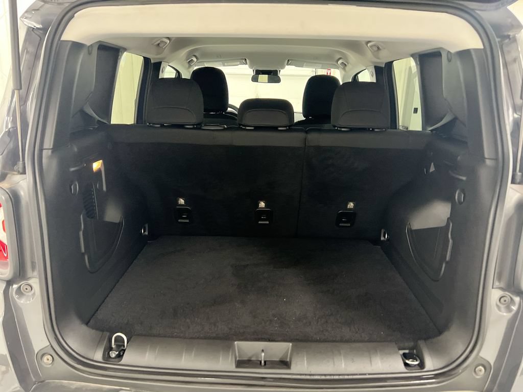 Used 2023 Jeep Renegade Altitude AWD/4WD image 24