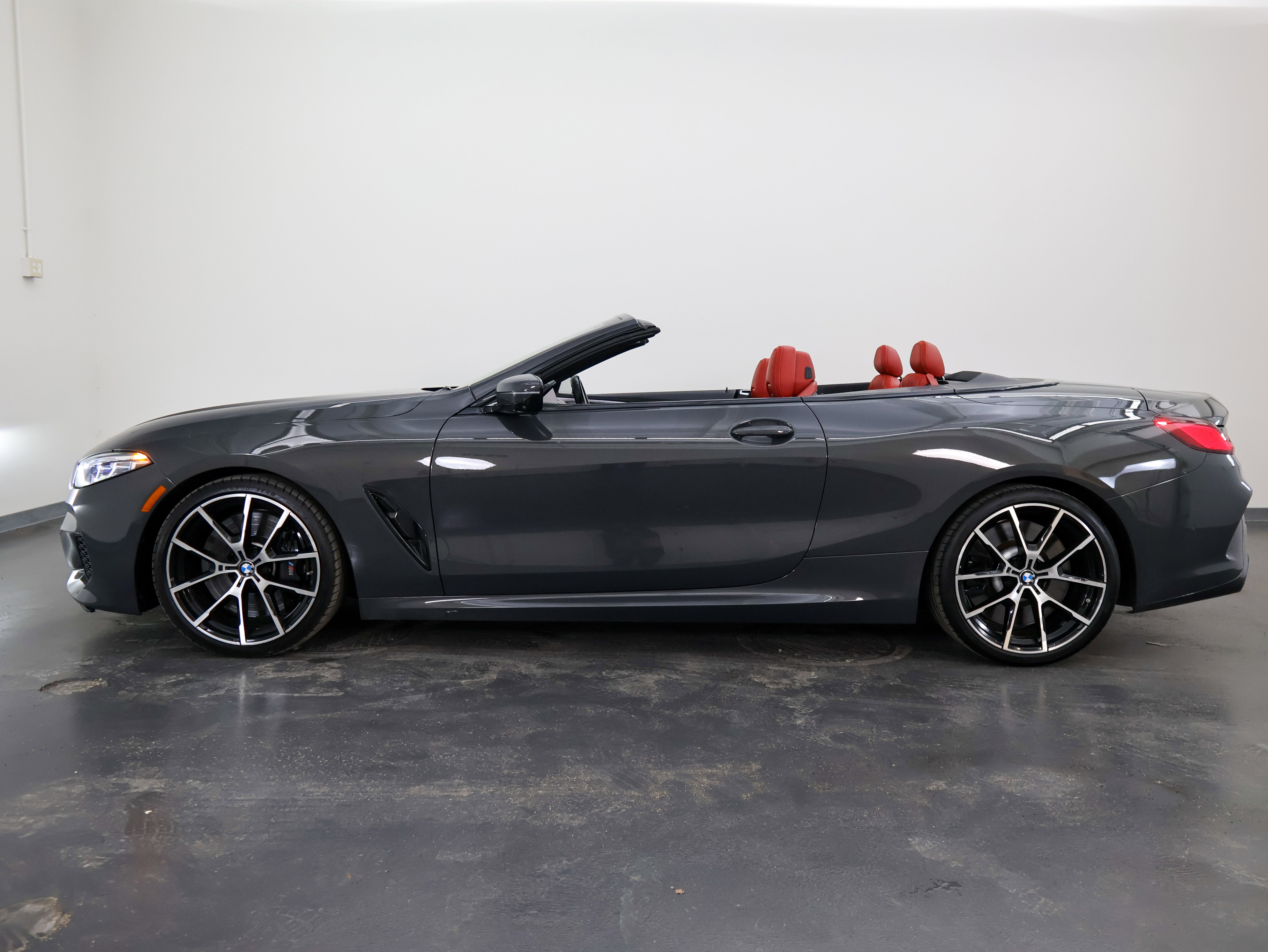 Used 2021 BMW M850i xDrive Convertible w/ Driving Assistance Package image 7