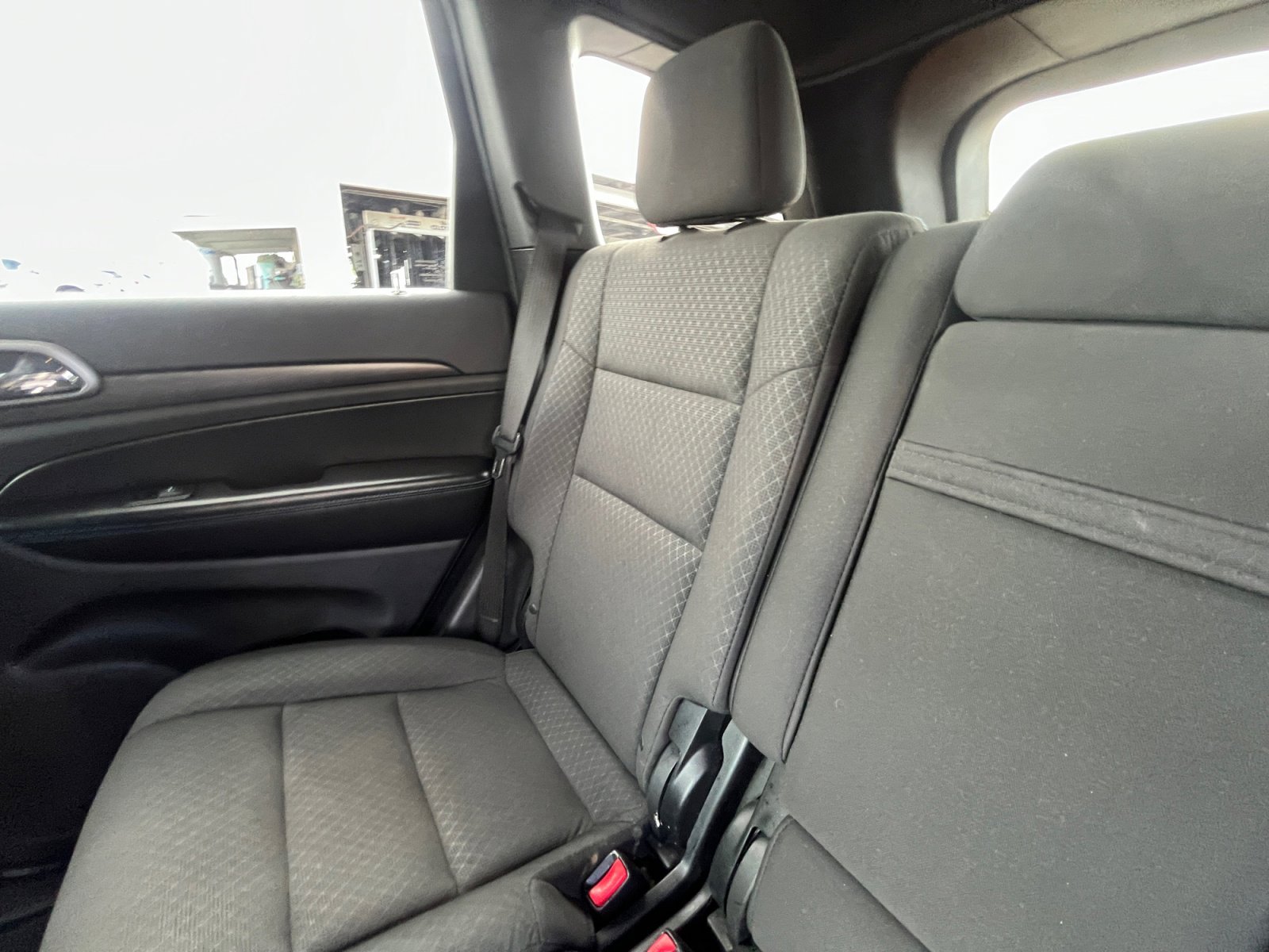 Used 2018 Jeep Grand Cherokee Laredo image 18