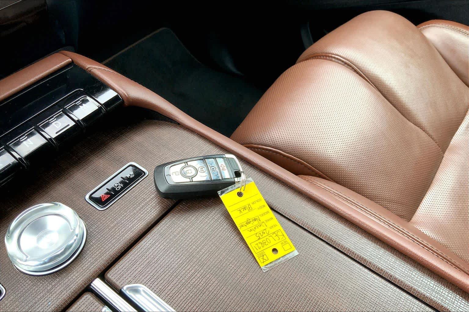 Used 2025 Lincoln Navigator Reserve AWD/4WD image 15