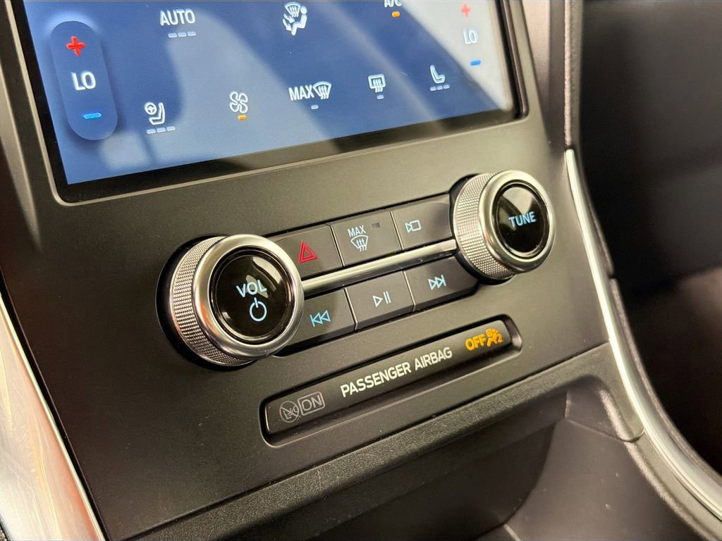 Used 2024 Ford Edge Titanium image 15