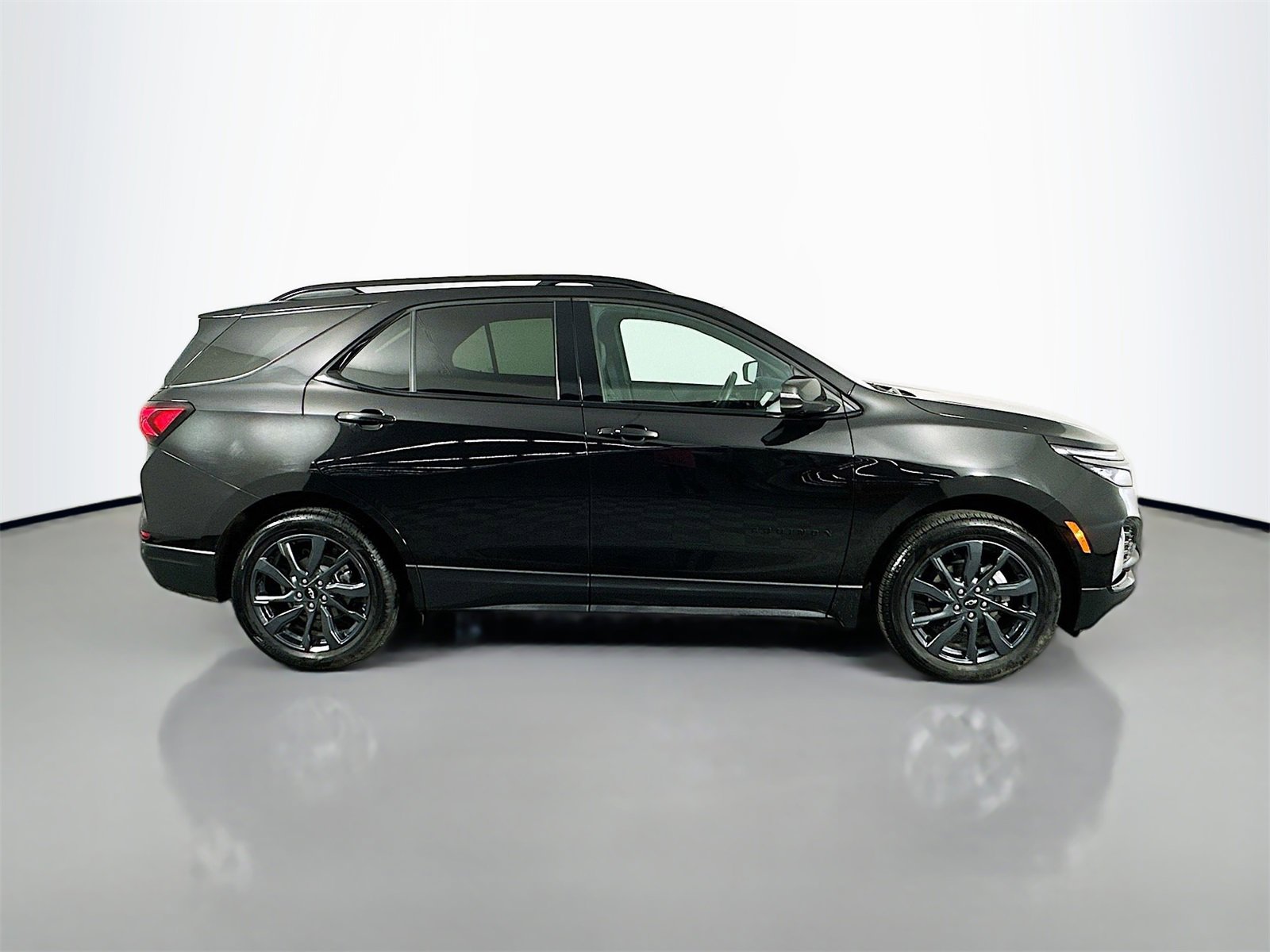 Used 2022 Chevrolet Equinox RS w/ RS Leather Package image 8