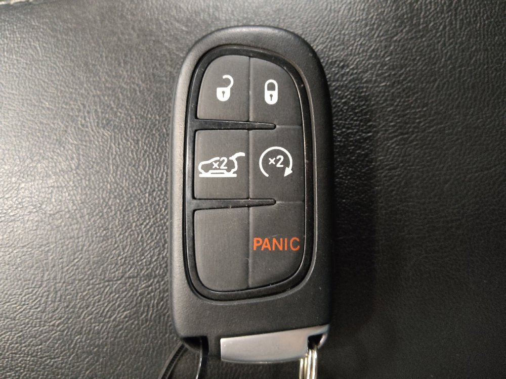 Used 2020 Jeep Cherokee Limited image 32