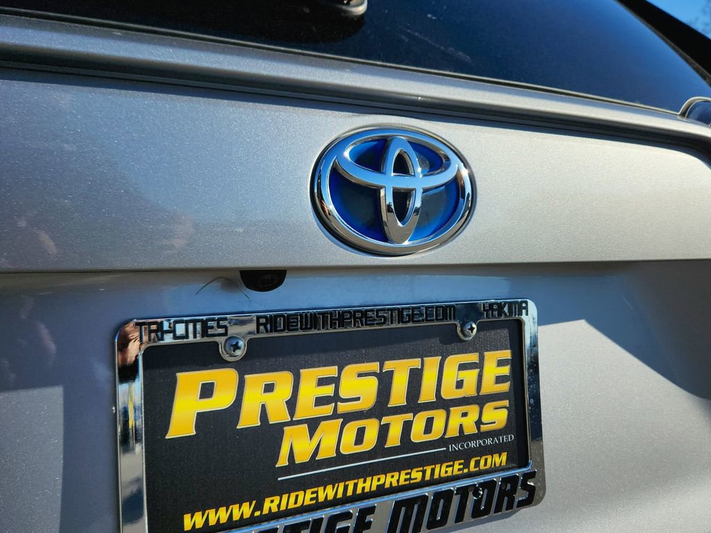 Used 2021 Toyota RAV4 XLE w/ Convenience Package image 12