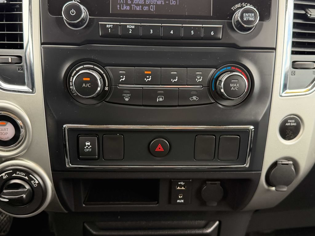 Used 2018 Nissan Titan SV AWD/4WD image 31