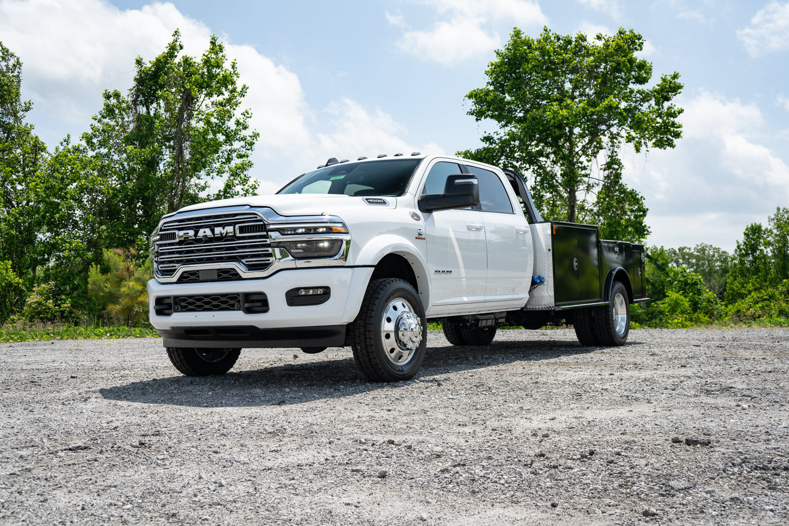 New 2026 RAM 4500 4x4 Crew Cab DRW w/ Laramie Trim Package image 9