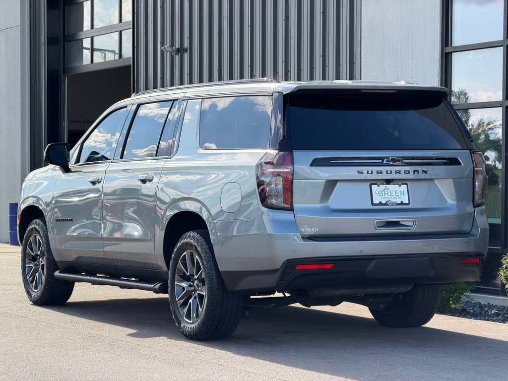 Used 2024 Chevrolet Suburban Z71 w/ Luxury Package AWD/4WD image 3