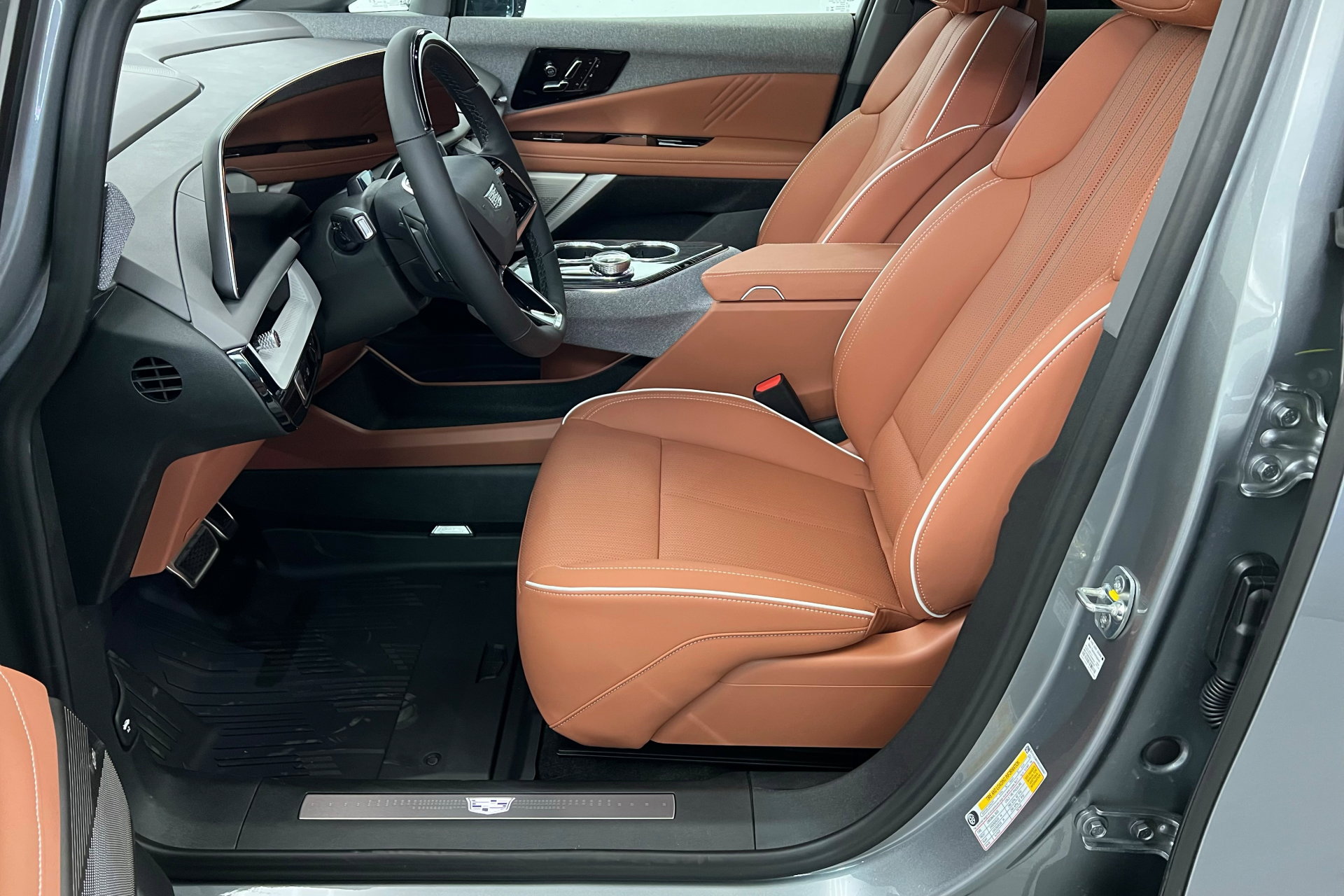 New 2025 Cadillac Optiq Sport 2 w/ LPO, Floor Liner Package image 18