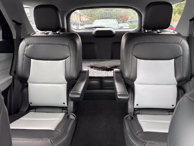 Used 2023 Ford Explorer XLT w/ Equipment Group 202A AWD/4WD image 36