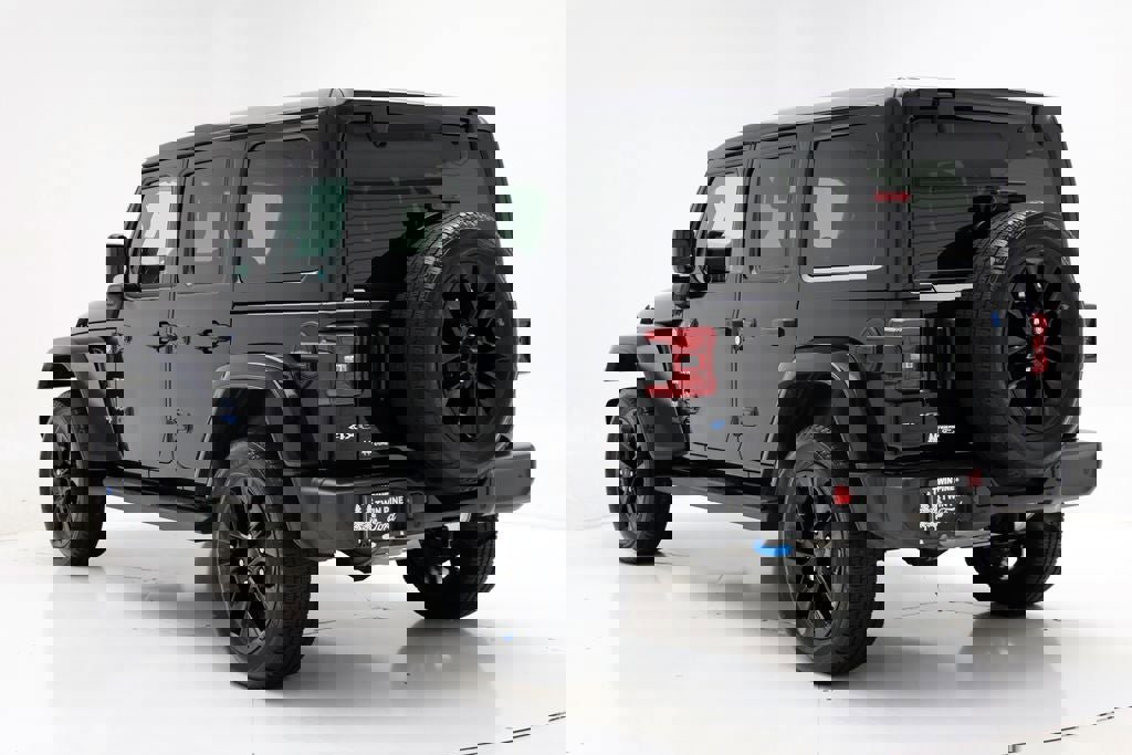 Used 2022 Jeep Wrangler Unlimited Sahara w/ Cold Weather Group image 7