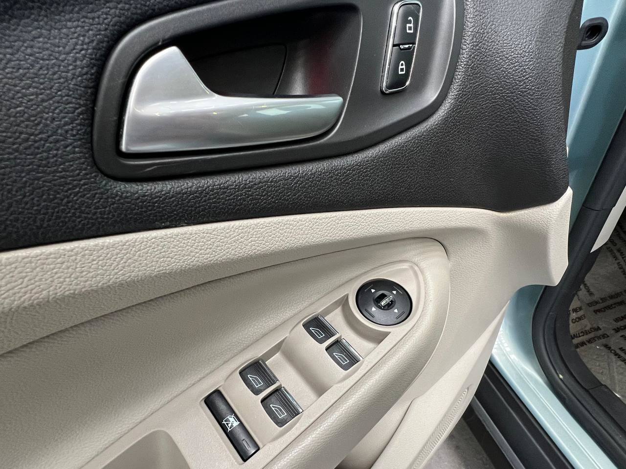 Used 2013 Ford C-MAX SEL image 23