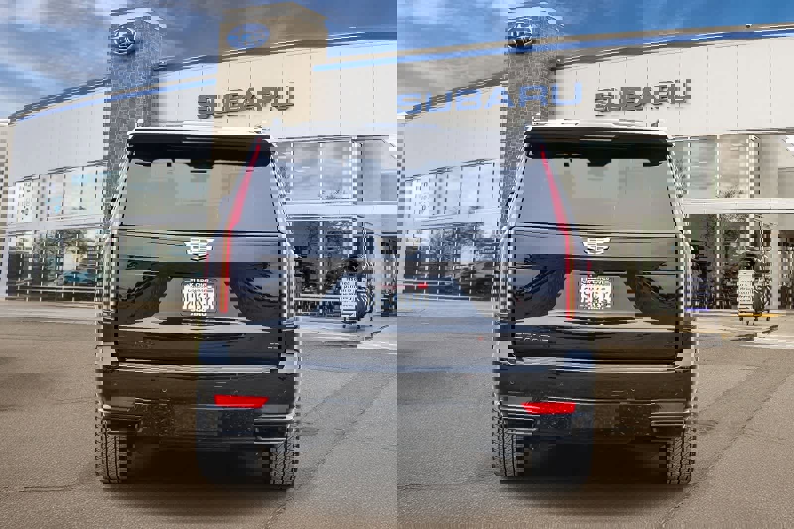 Used 2023 Cadillac Escalade ESV Sport Platinum w/ LPO, ONYX Package image 3