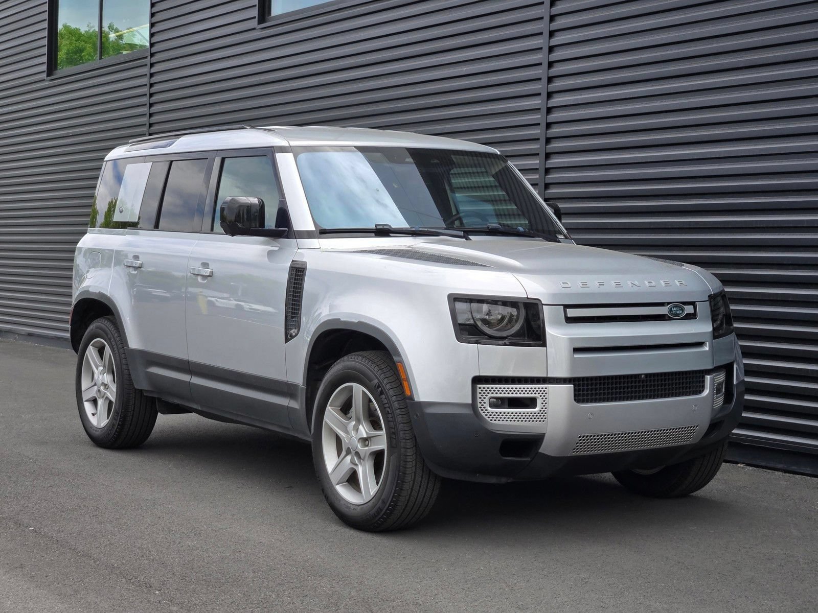 Used 2020 Land Rover Defender 110 SE AWD/4WD image 9