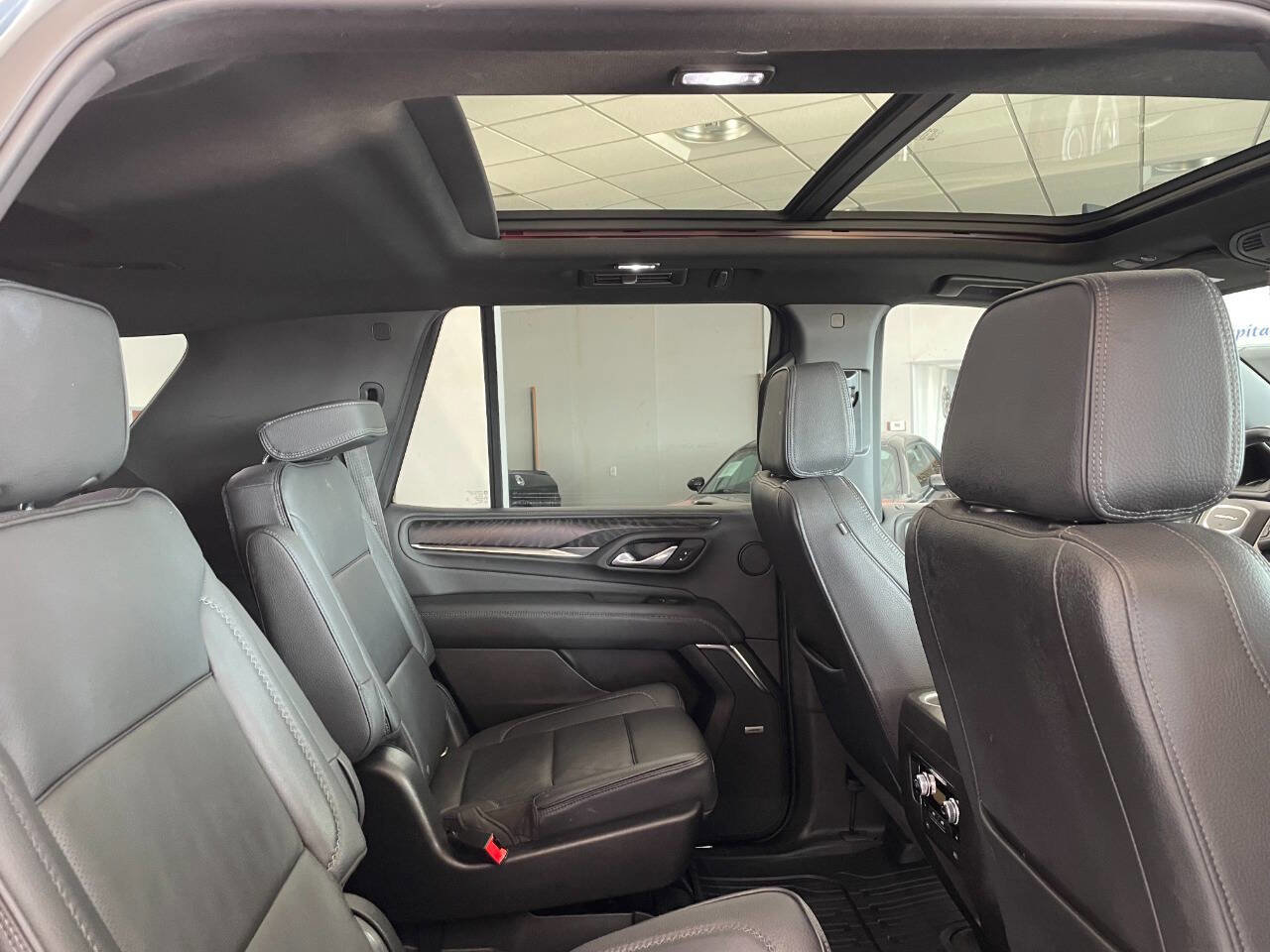 Used 2021 GMC Yukon Denali w/ Denali Premium Package image 28